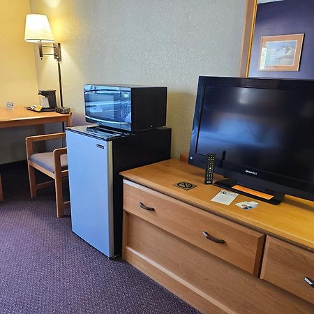 Fossil Creek Hotel & Suites Russell Ngoại thất bức ảnh