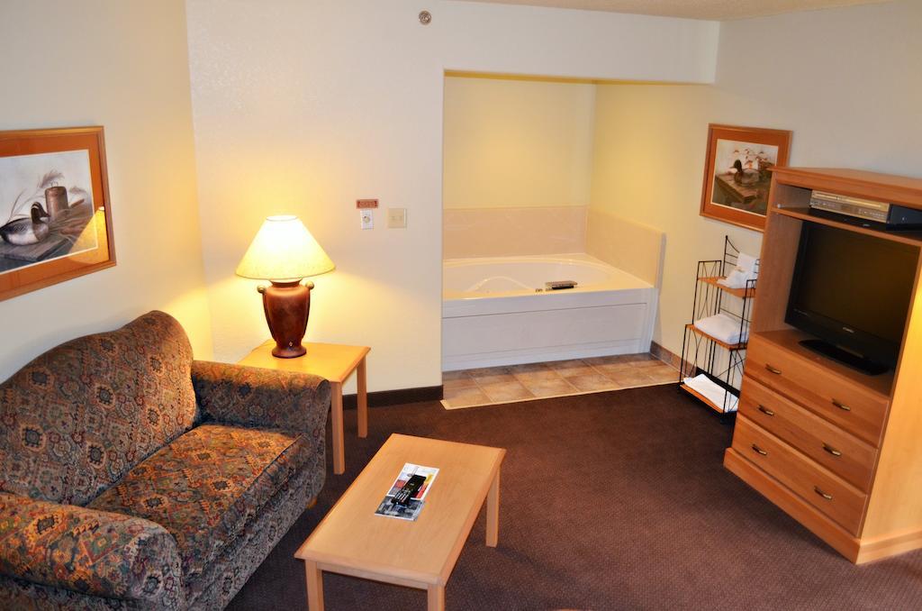 Fossil Creek Hotel & Suites Russell Ngoại thất bức ảnh