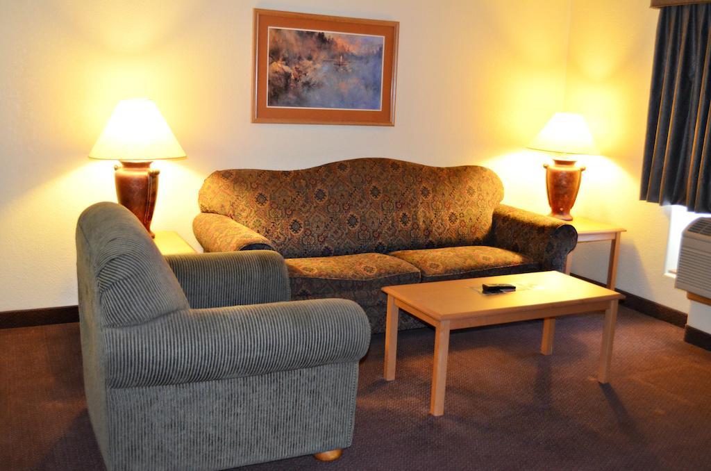 Fossil Creek Hotel & Suites Russell Ngoại thất bức ảnh