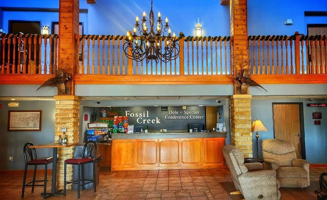 Fossil Creek Hotel & Suites Russell Ngoại thất bức ảnh