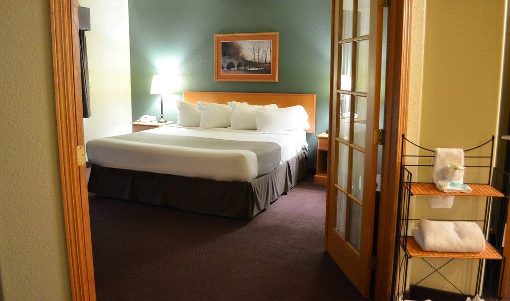 Fossil Creek Hotel & Suites Russell Ngoại thất bức ảnh