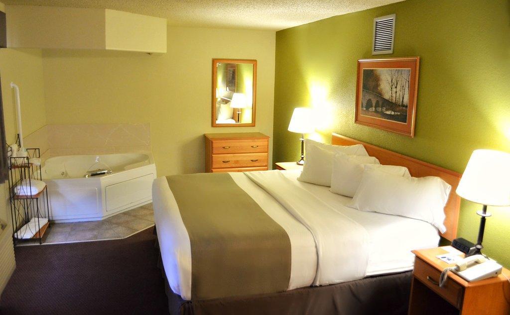 Fossil Creek Hotel & Suites Russell Ngoại thất bức ảnh