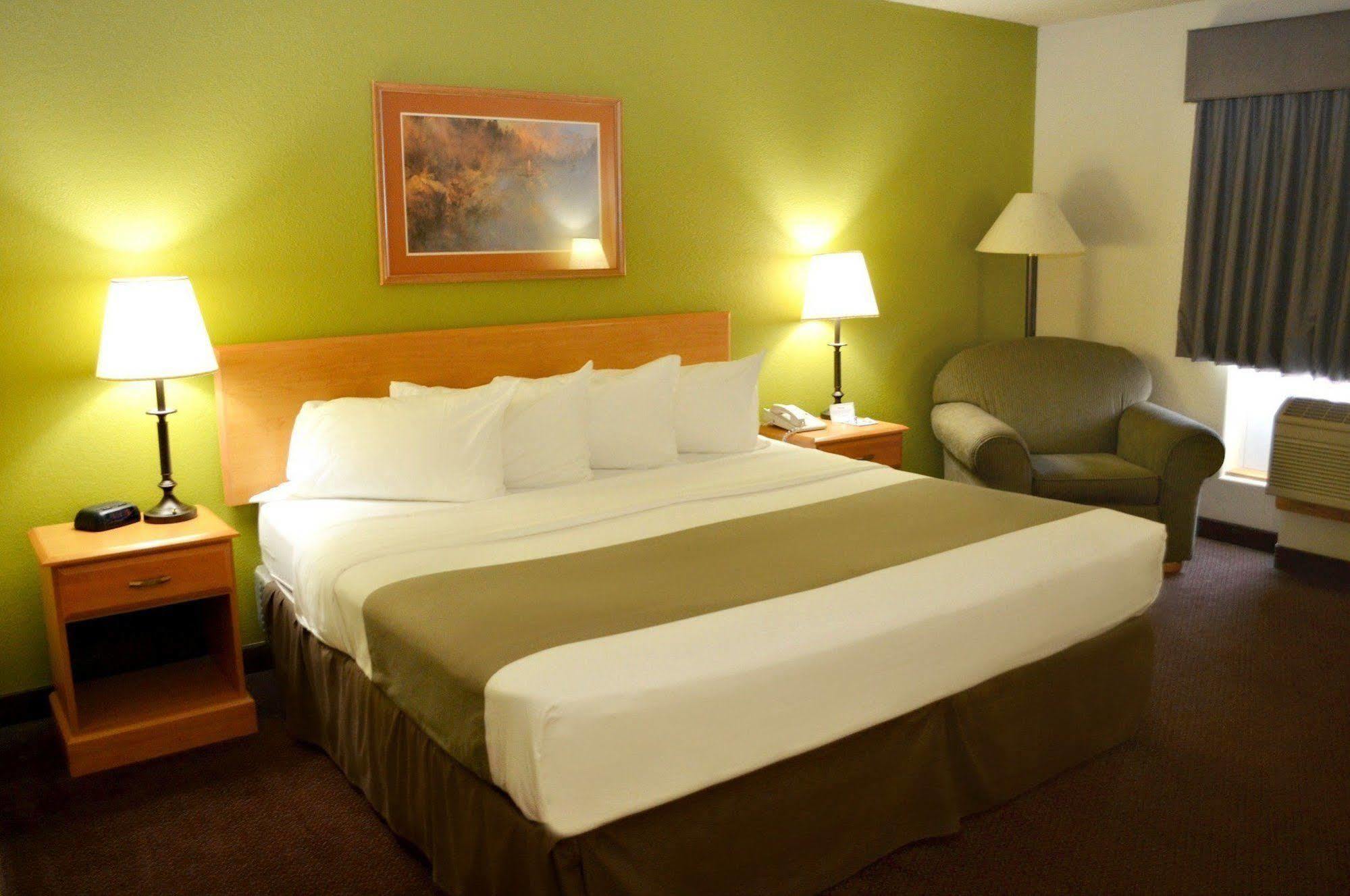Fossil Creek Hotel & Suites Russell Ngoại thất bức ảnh